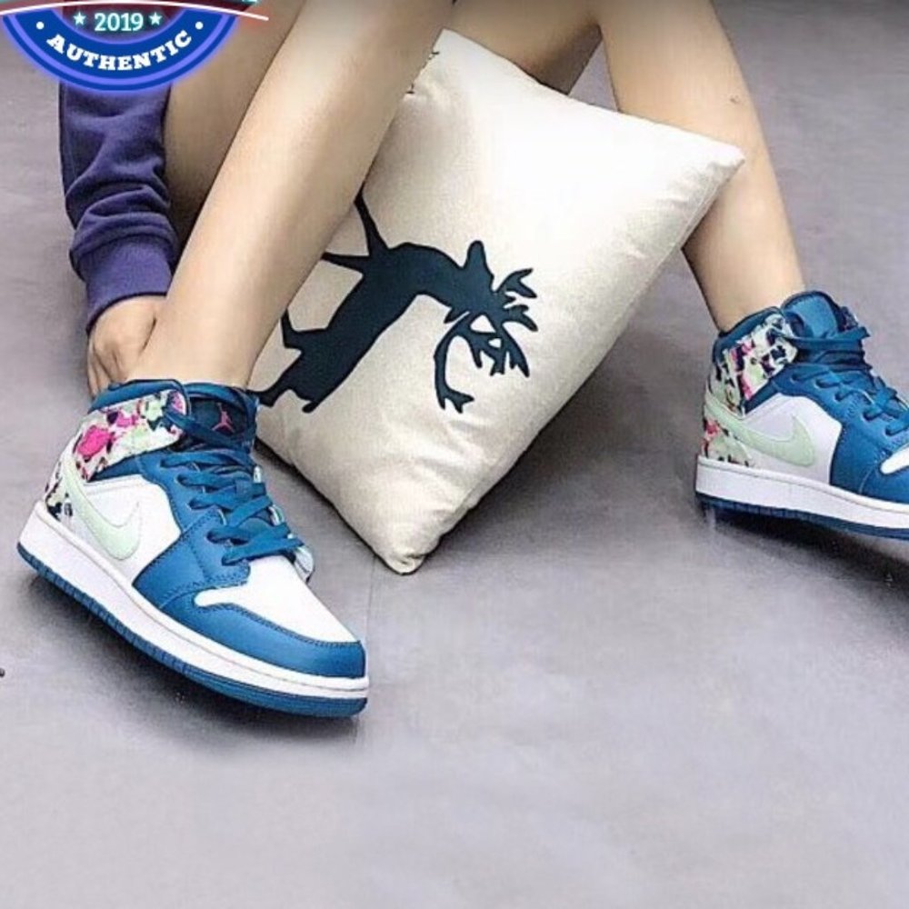 Air Jordan 1 Mid (GS) 555112 300